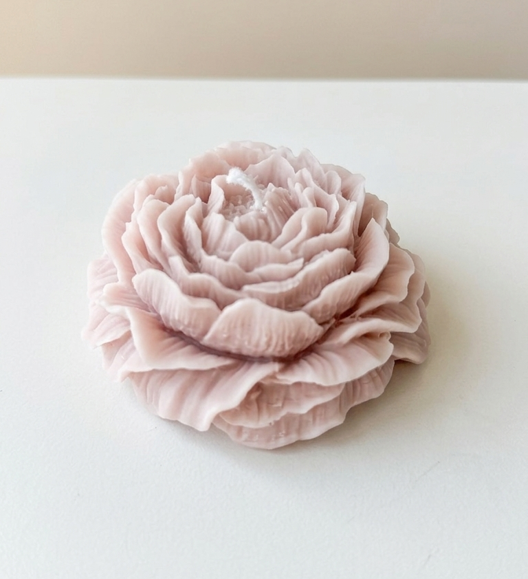 Интерьерная свеча Пион